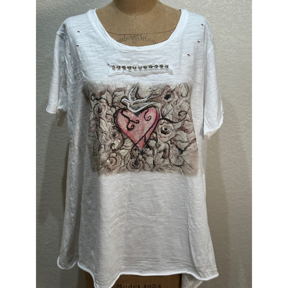 A Rare Bird Womens White Distressed Heart Dove Roses Rhinestone Tee‎ S/M NWT